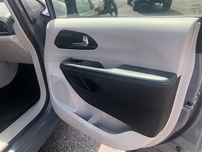 2023 Chrysler Pacifica Limited   - Photo 22 - Owatonna, MN 55060