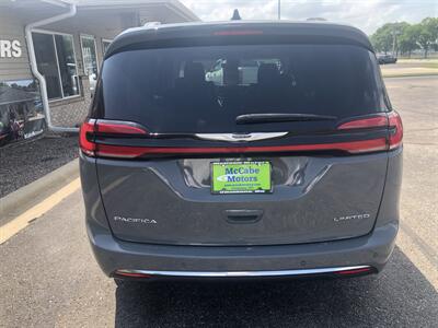 2023 Chrysler Pacifica Limited   - Photo 7 - Owatonna, MN 55060