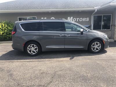 2023 Chrysler Pacifica Limited Minivan