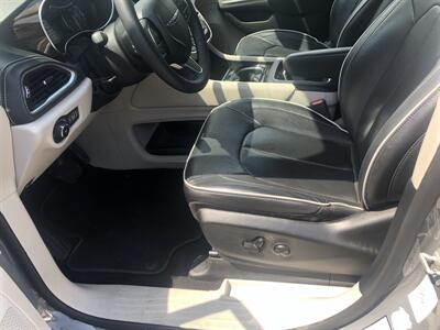 2023 Chrysler Pacifica Limited   - Photo 8 - Owatonna, MN 55060