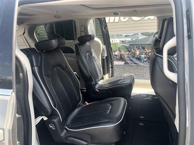 2023 Chrysler Pacifica Limited   - Photo 23 - Owatonna, MN 55060