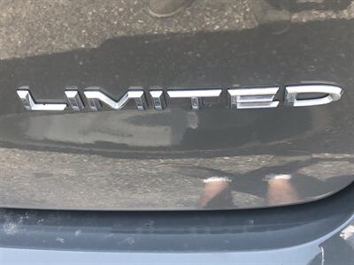 2023 Chrysler Pacifica Limited   - Photo 9 - Owatonna, MN 55060