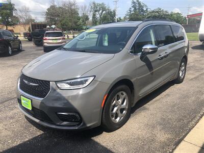 2023 Chrysler Pacifica Limited   - Photo 5 - Owatonna, MN 55060