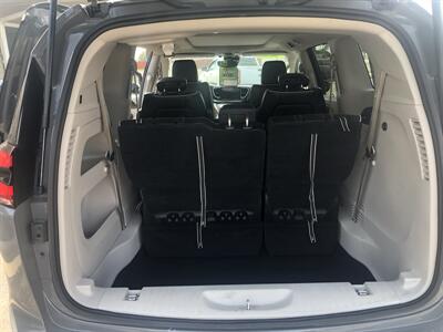 2023 Chrysler Pacifica Limited   - Photo 16 - Owatonna, MN 55060