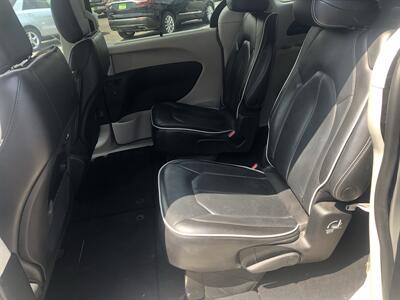 2023 Chrysler Pacifica Limited   - Photo 14 - Owatonna, MN 55060