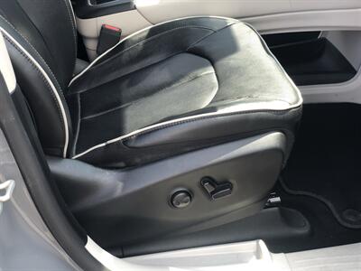 2023 Chrysler Pacifica Limited   - Photo 20 - Owatonna, MN 55060