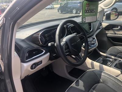 2023 Chrysler Pacifica Limited   - Photo 13 - Owatonna, MN 55060