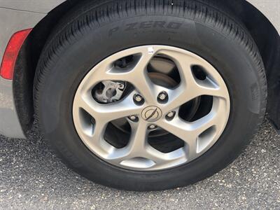 2023 Chrysler Pacifica Limited   - Photo 10 - Owatonna, MN 55060