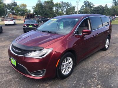 2020 Chrysler Pacifica Touring   - Photo 5 - Owatonna, MN 55060