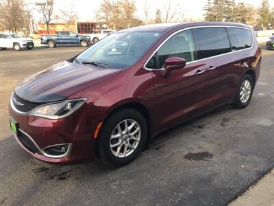 2020 Chrysler Pacifica Touring   - Photo 5 - Owatonna, MN 55060