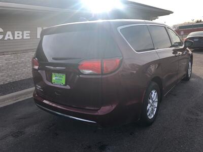 2020 Chrysler Pacifica Touring   - Photo 8 - Owatonna, MN 55060