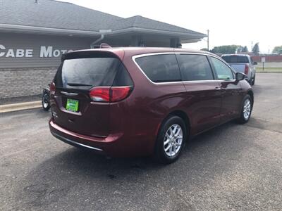 2020 Chrysler Pacifica Touring   - Photo 10 - Owatonna, MN 55060