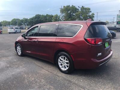 2020 Chrysler Pacifica Touring   - Photo 7 - Owatonna, MN 55060