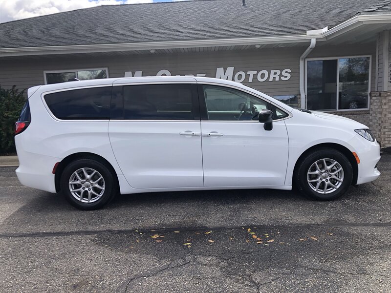 2024 Chrysler Voyager LX