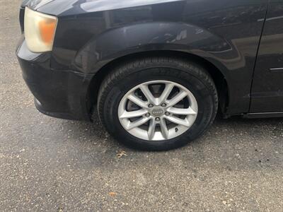 2014 Dodge Grand Caravan SXT   - Photo 8 - Owatonna, MN 55060