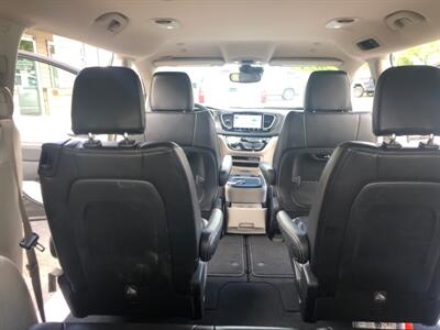 2023 Chrysler Pacifica Touring L   - Photo 19 - Owatonna, MN 55060
