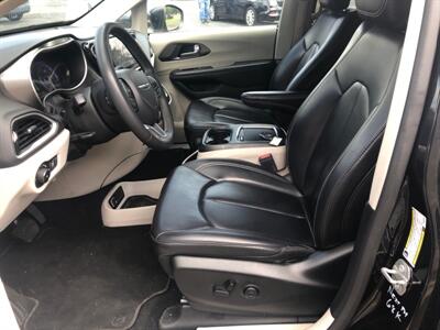 2023 Chrysler Pacifica Touring L   - Photo 12 - Owatonna, MN 55060