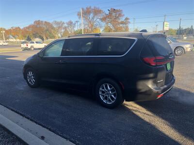 2023 Chrysler Pacifica Touring L   - Photo 6 - Owatonna, MN 55060