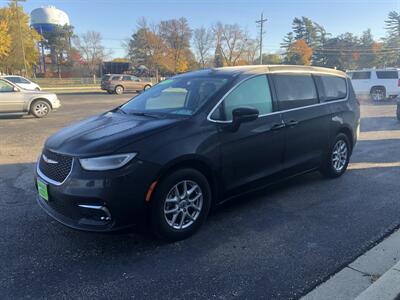 2023 Chrysler Pacifica Touring L   - Photo 5 - Owatonna, MN 55060