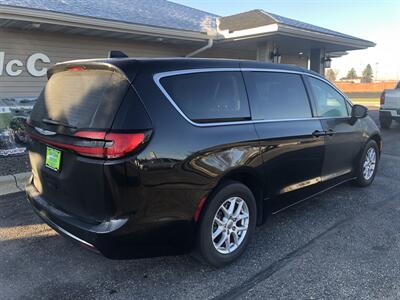2023 Chrysler Pacifica Touring L   - Photo 8 - Owatonna, MN 55060