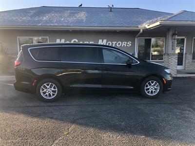 2023 Chrysler Pacifica Touring L   - Photo 1 - Owatonna, MN 55060