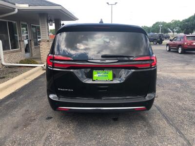 2023 Chrysler Pacifica Touring L   - Photo 7 - Owatonna, MN 55060