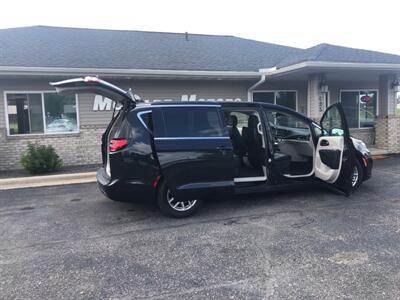 2023 Chrysler Pacifica Touring L   - Photo 20 - Owatonna, MN 55060