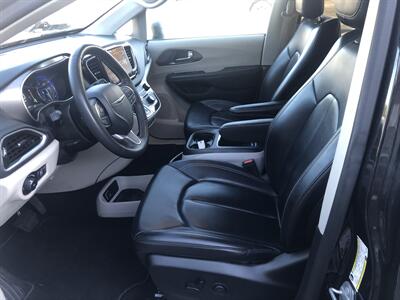 2023 Chrysler Pacifica Touring L   - Photo 32 - Owatonna, MN 55060