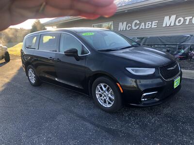 2023 Chrysler Pacifica Touring L   - Photo 2 - Owatonna, MN 55060