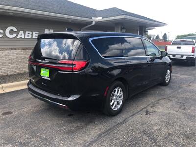 2023 Chrysler Pacifica Touring L   - Photo 9 - Owatonna, MN 55060