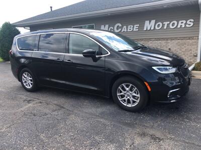 2023 Chrysler Pacifica Touring L   - Photo 2 - Owatonna, MN 55060