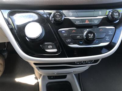 2021 Chrysler Voyager LX   - Photo 23 - Owatonna, MN 55060