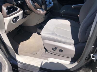 2021 Chrysler Voyager LX   - Photo 10 - Owatonna, MN 55060