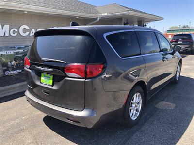 2021 Chrysler Voyager LX   - Photo 8 - Owatonna, MN 55060