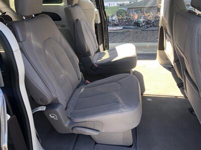 2021 Chrysler Voyager LX   - Photo 19 - Owatonna, MN 55060