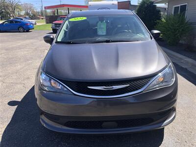2021 Chrysler Voyager LX   - Photo 3 - Owatonna, MN 55060