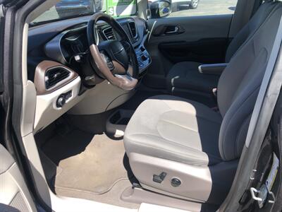 2021 Chrysler Voyager LX   - Photo 9 - Owatonna, MN 55060