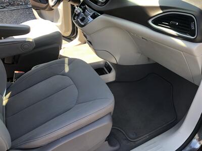 2021 Chrysler Voyager LX   - Photo 16 - Owatonna, MN 55060