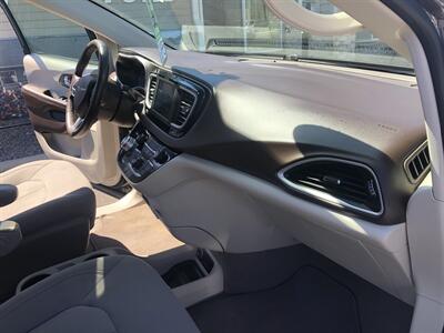 2021 Chrysler Voyager LX   - Photo 17 - Owatonna, MN 55060