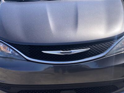 2021 Chrysler Voyager LX   - Photo 4 - Owatonna, MN 55060