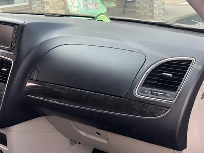 2014 Chrysler Town and Country Touring-L   - Photo 24 - Owatonna, MN 55060
