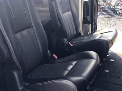 2014 Chrysler Town and Country Touring-L   - Photo 22 - Owatonna, MN 55060