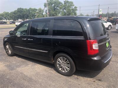 2014 Chrysler Town and Country Touring-L   - Photo 6 - Owatonna, MN 55060