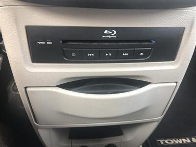 2014 Chrysler Town and Country Touring-L   - Photo 35 - Owatonna, MN 55060