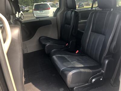 2014 Chrysler Town and Country Touring-L   - Photo 14 - Owatonna, MN 55060