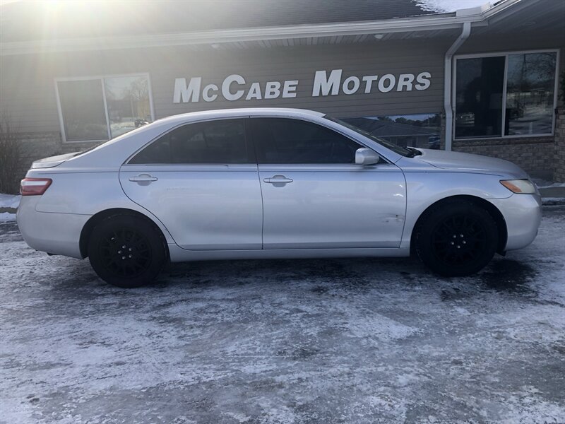 2009 Toyota Camry LE's photo