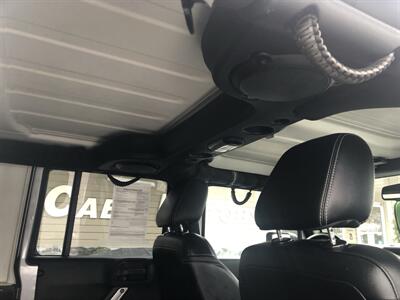2014 Jeep Wrangler Unlimited Sahara   - Photo 17 - Owatonna, MN 55060