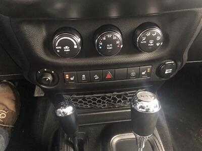 2014 Jeep Wrangler Unlimited Sahara   - Photo 26 - Owatonna, MN 55060