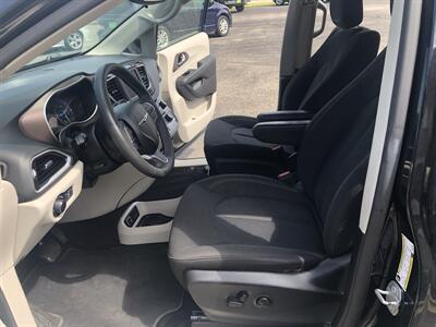 2023 Chrysler Voyager LX   - Photo 20 - Owatonna, MN 55060