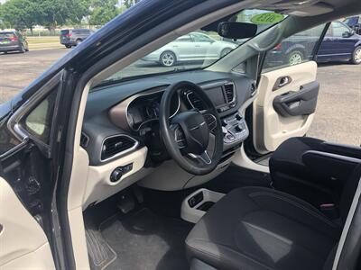 2023 Chrysler Voyager LX   - Photo 21 - Owatonna, MN 55060